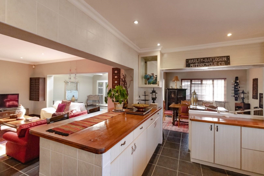 6 Bedroom Property for Sale in Sandbaai Western Cape